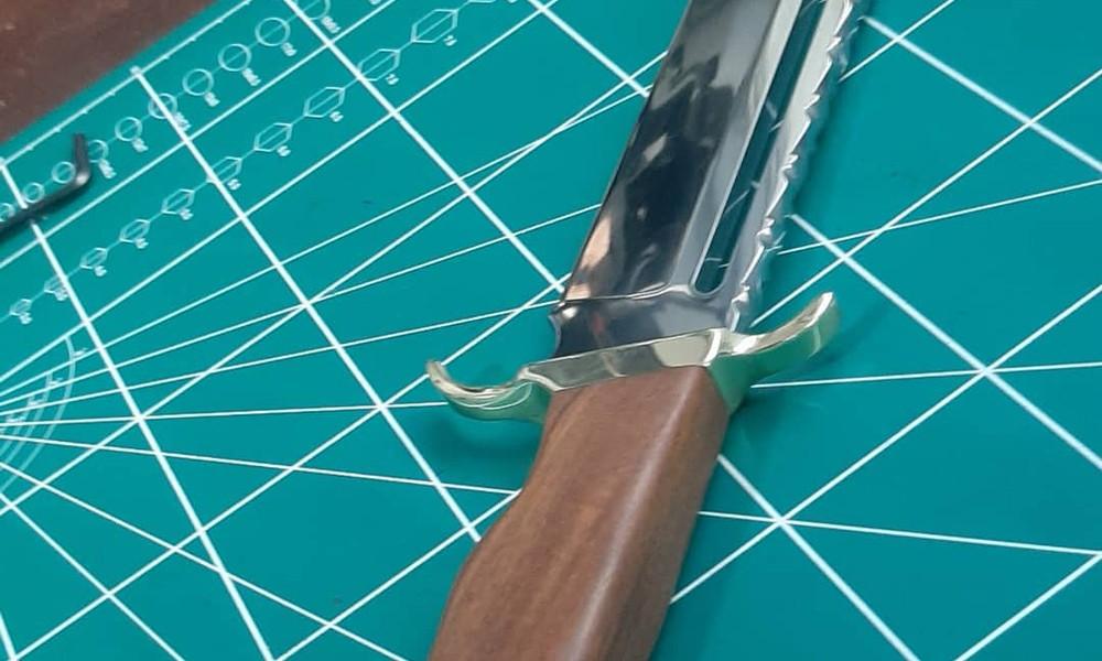 faca artesanal para churrasco - lâmina e cabo de madeira Runefall