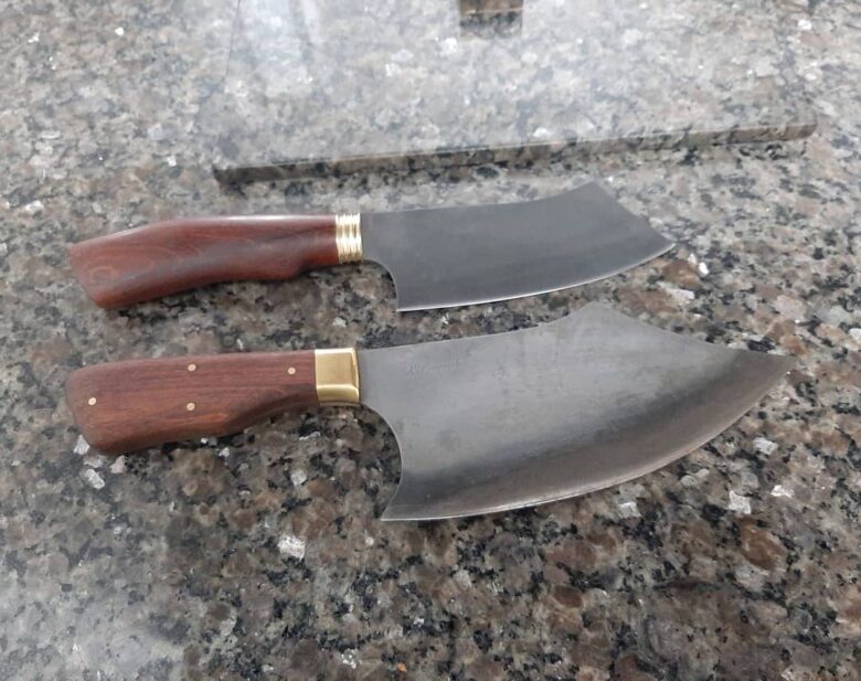 Facas colecionáveis artesanais com acabamento refinado, exemplos de peças de alto valor para colecionadores